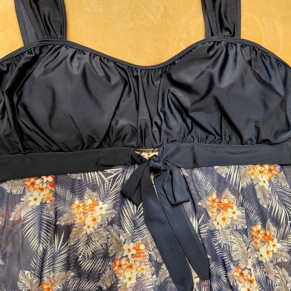 Top/Skirt Boy Shorts Swimsuit. Floral Navy 5X Never Worn. New Condition. - Picture 2 of 8